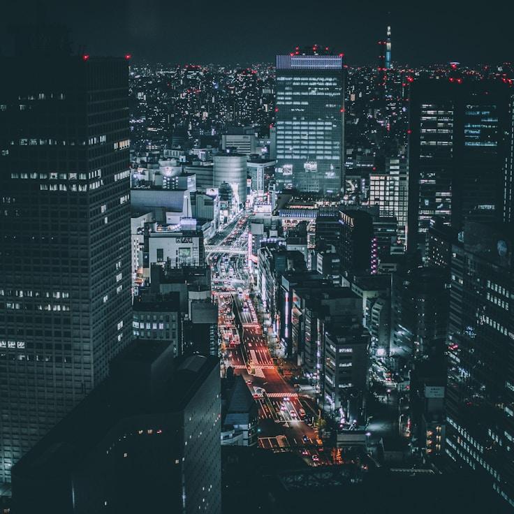 Parents evaluating schools in Spain